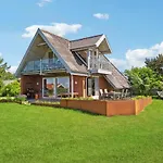 Prázdninový dům 4 Bedroom In *