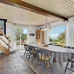 Prázdninový dům 4 Bedroom In *