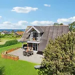 Prázdninový dům 4 Bedroom In *