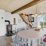 Prázdninový dům 4 Bedroom In *