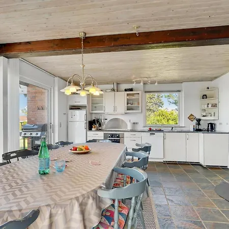 4 Bedroom In