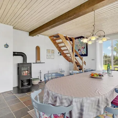 Σπίτι διακοπών 4 Bedroom In *