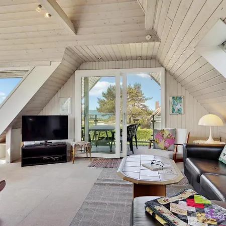 4 Bedroom In *