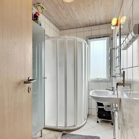 4 Bedroom In * אסנס